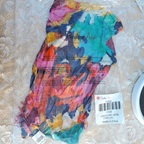 New Scarf, vibrant colors, fringe ends, Celebrating Home Penelope Ann collection - Picture 5 of 6